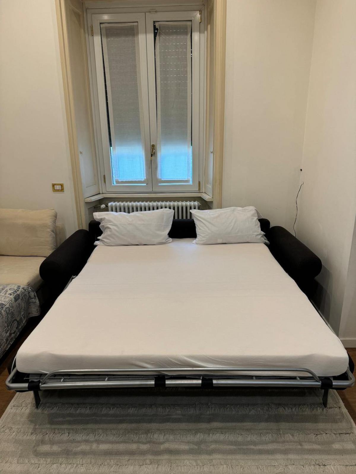 Spacious Three In Corso Vercelli, In The Center